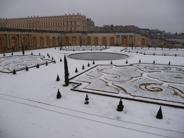 Versailles's orangerie in the snow